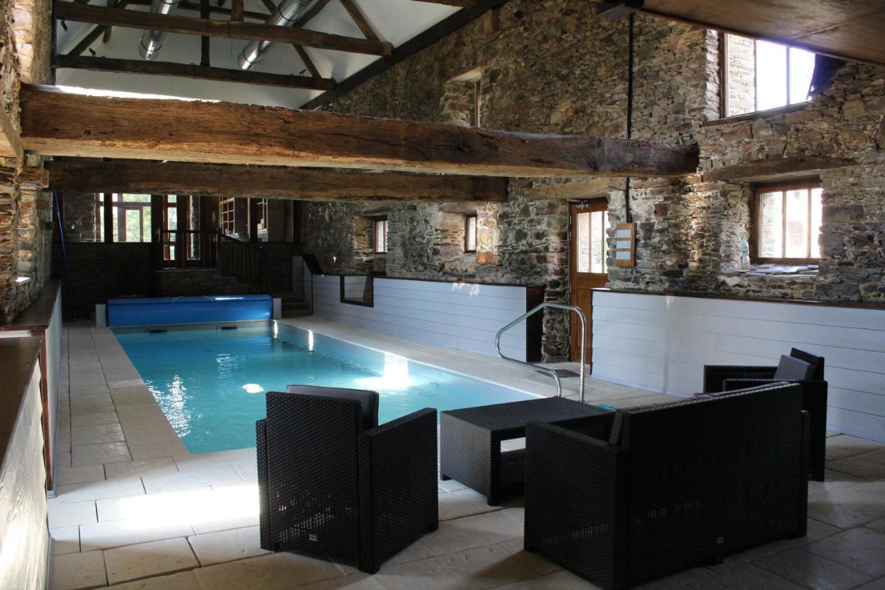 Le Manoir De La Vieille Douve Bed & Breakfast Bourg-d'Ire Exterior photo